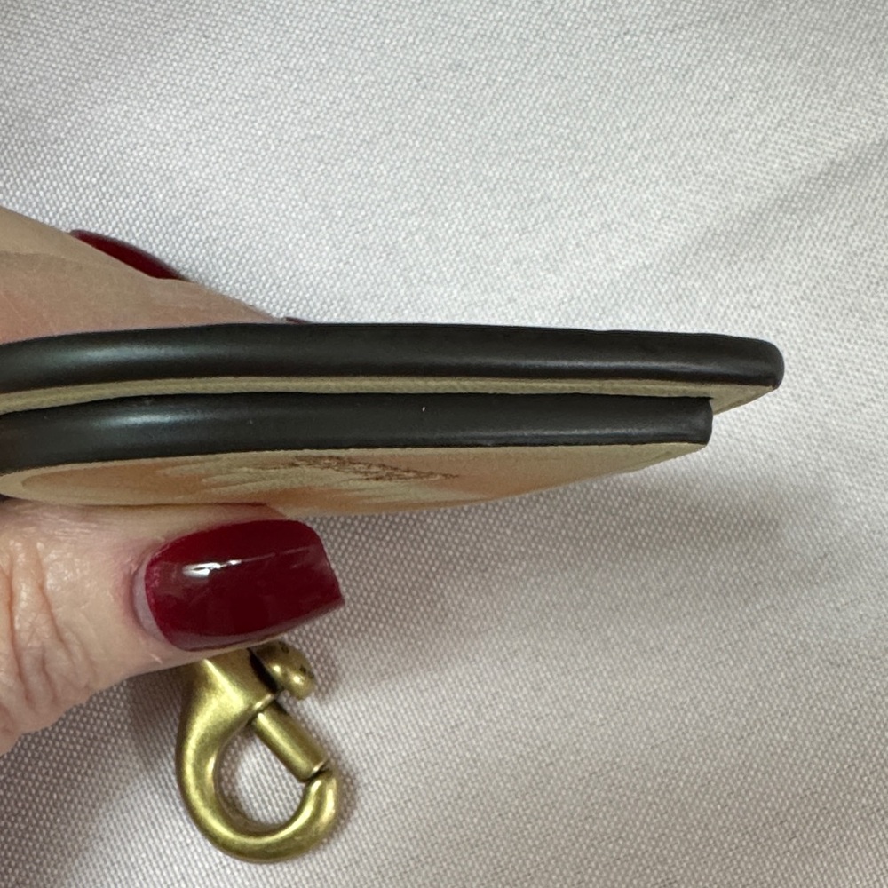 Coach Gold and Cream Heart Keyring limited edition - Jennifer Lopez - Picture 5 of 6